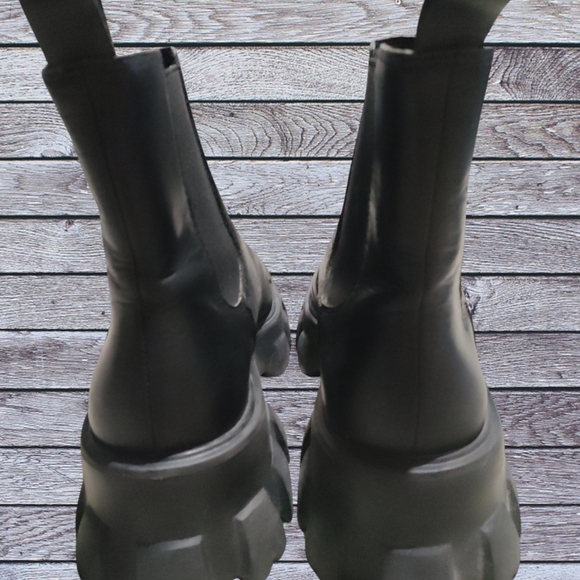 Gianni Bini Black Ankle Boots - Picture 4 of 8